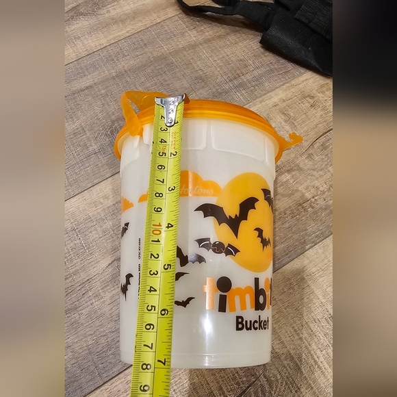 Timbits Halloween bucket - Picture 4 of 4